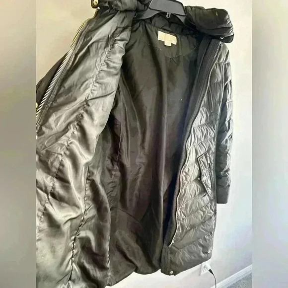 Womens Michael kors army green puffer coat with removable faux fur collar medium - Picture 8 of 9